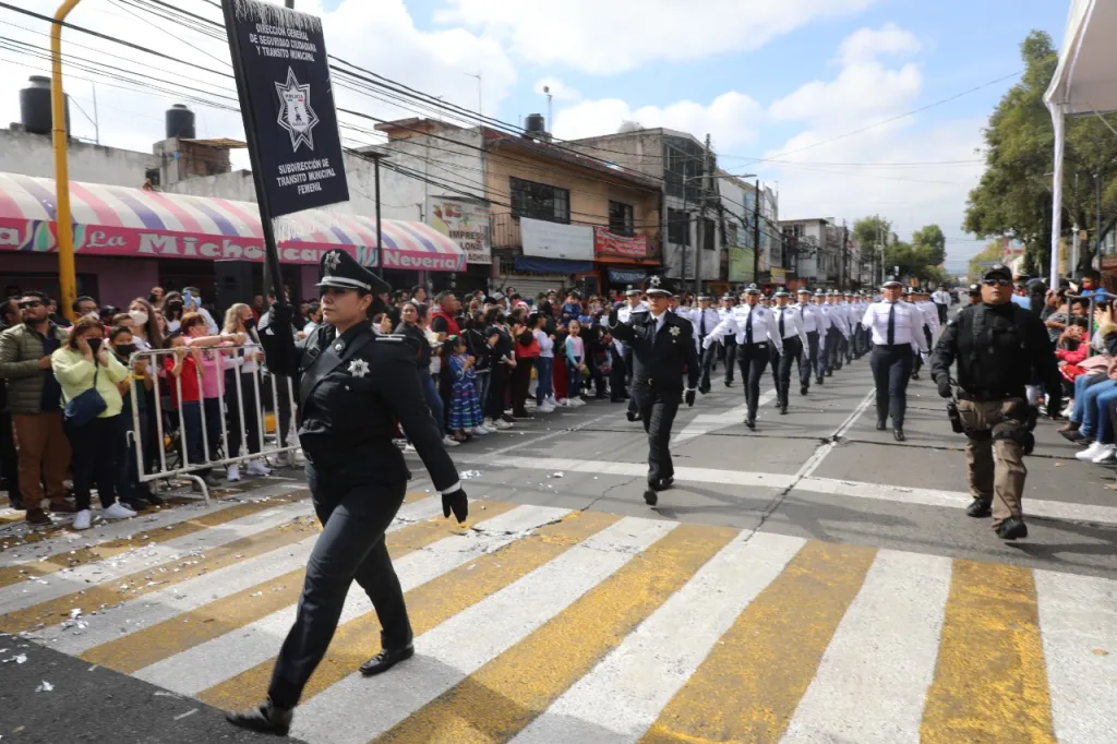 Realizan desfile en Naucalpan para conmemorar la Revolución Mexicana 2