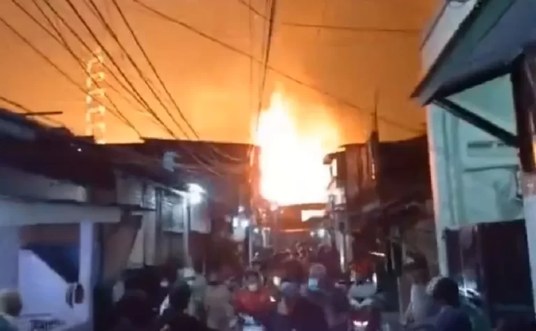Al menos 18 muertos y 60 heridos deja Incendio en Indonesia